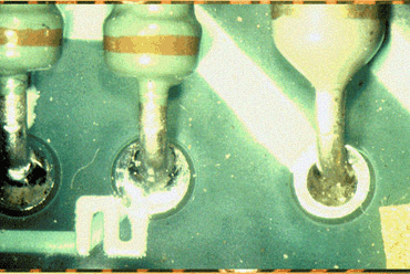 Figure 1: Poor penetration is caused by either inadequate flux application or inadequate pre-heating Figure 1: Poor penetration is caused by either inadequate flux application or inadequate pre-heating